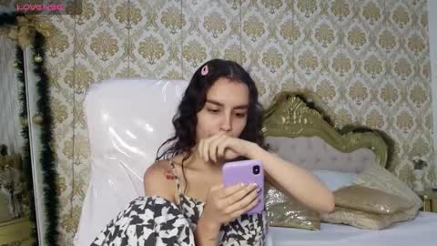 jessb_ online show from January 6, 6:33 pm