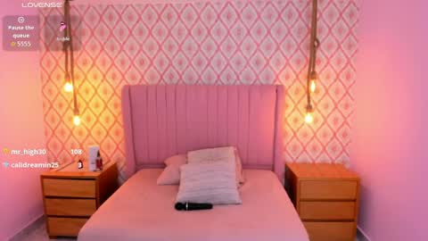  J E S S I  online show from April 11, 7:45 am