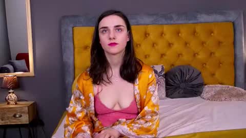 Jessica White online show from January 7, 4:49 am