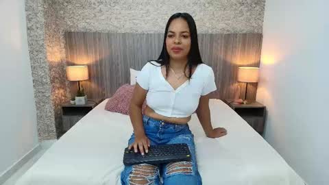 Jimena Salazar online show from February 6, 11:35 am