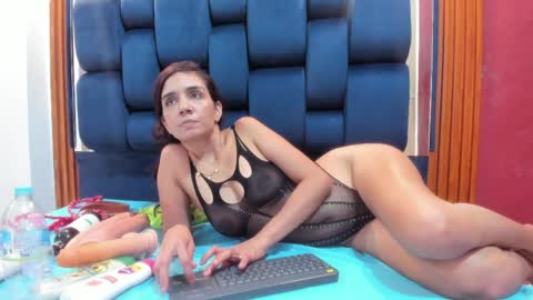 jisooluv online show from April 11, 8:01 pm