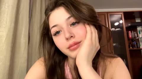 Adel online show from April 22, 7:22 pm