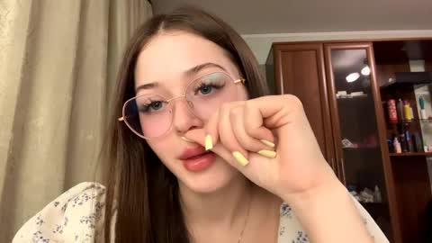 Adel online show from April 21, 7:21 pm