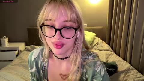 Amaya online show from November 21, 4:42 pm