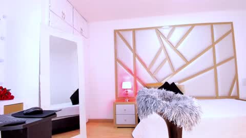 Pantyhose Queen online show from January 23, 7:40 pm