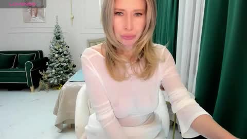 Jolie Ozolla online show from December 5, 4:19 pm