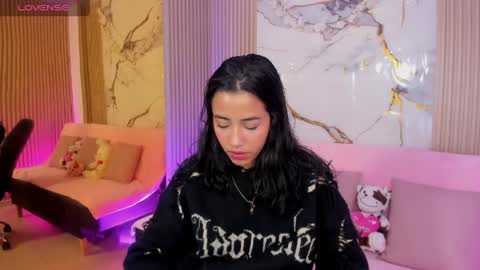 Joselyn  online show from June 3, 12:50 pm