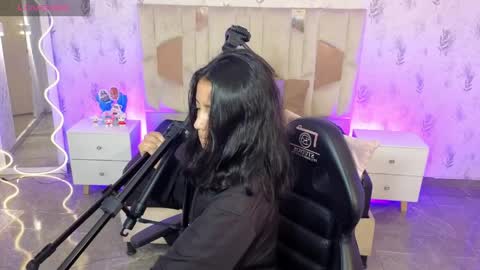 Joselyn  online show from April 4, 11:31 am