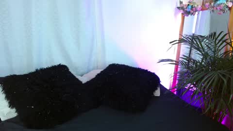 Jules and Gia online show from January 12, 1:58 pm