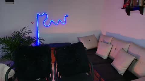 Jules and Gia online show from February 9, 4:50 pm