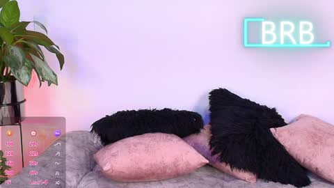 Jules and Gia online show from April 19, 4:40 pm