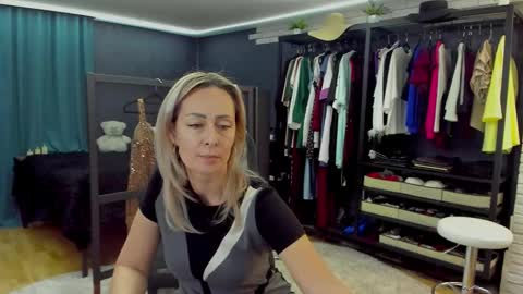 julia__cherry_ online show from February 8, 4:11 pm