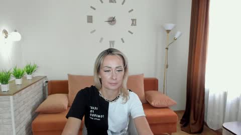 julia__cherry_ online show from January 25, 9:15 am