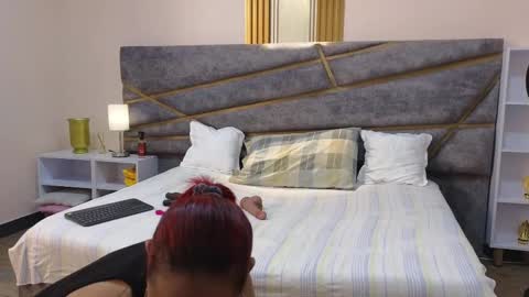 Julia Gomes online show from March 4, 7:54 pm