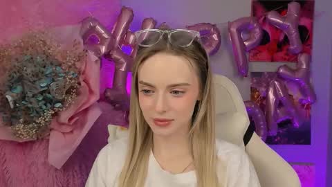 Julia online show from September 18, 2:26 pm