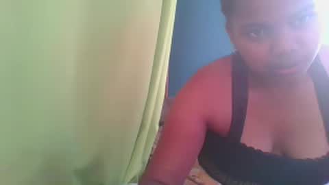 juliah02 online show from January 28, 5:11 am