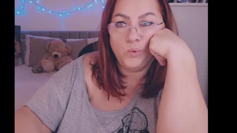 julialiones online show from December 30, 5:13 pm