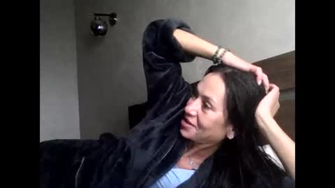 julianagold1 online show from October 21, 10:14 pm