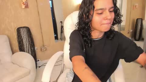 julianne_7 online show from February 4, 11:30 pm