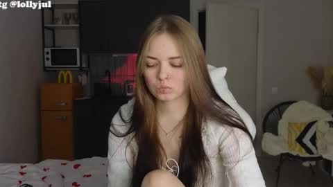 julidropp online show from September 29, 7:41 pm