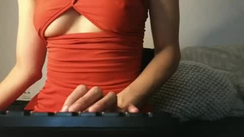 Julie-Game online show from June 18, 8:25 pm