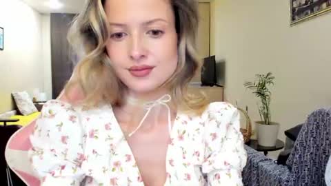 Julie online show from June 26, 2:29 pm