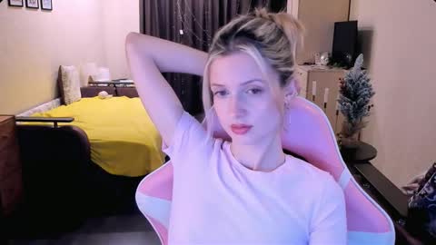 Julie online show from November 21, 5:04 pm