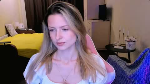 Julie online show from March 12, 2:42 pm