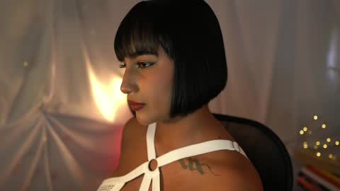 julietawinona online show from January 10, 10:15 pm