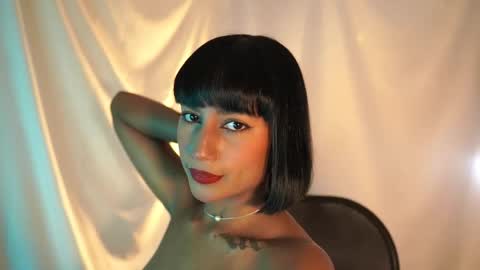 julietawinona online show from October 25, 8:59 pm