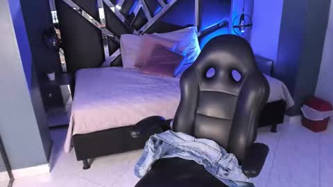 Julieth  online show from October 4, 9:52 pm