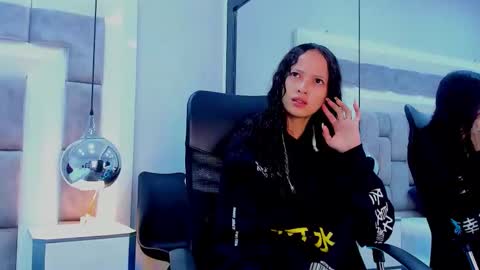 Hi guys It is a pleasure to have you here I am Julieta  online show from September 28, 12:21 pm