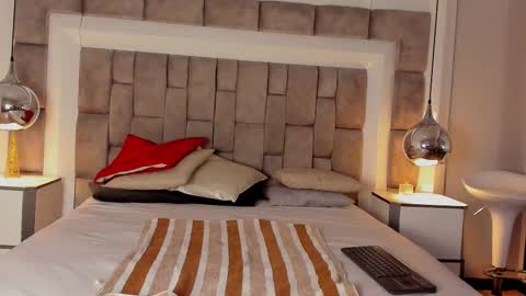 Hi guys It is a pleasure to have you here I am Julieta  online show from January 12, 12:43 pm