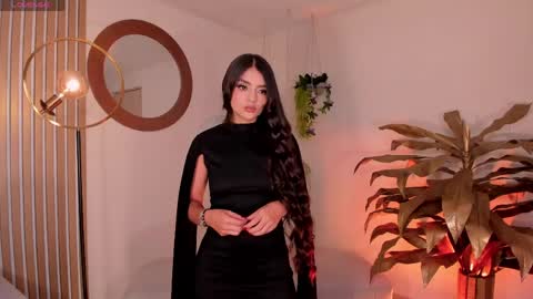 Juliette Moreau online show from April 10, 8:15 pm