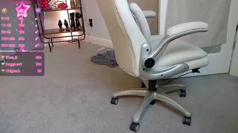 Julie online show from February 27, 5:02 pm