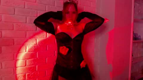 Julia online show from October 31, 2:46 am