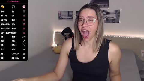 Julie online show from September 30, 3:56 am