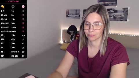 Julie online show from September 15, 3:42 pm