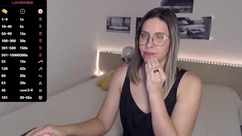 Julie online show from December 20, 4:44 pm