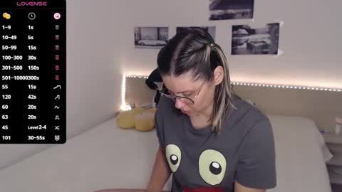 Julie online show from October 23, 4:29 am