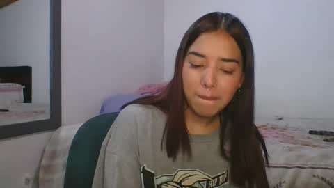 KAHELIINDEPENDENT MODEL online show from February 27, 6:53 pm