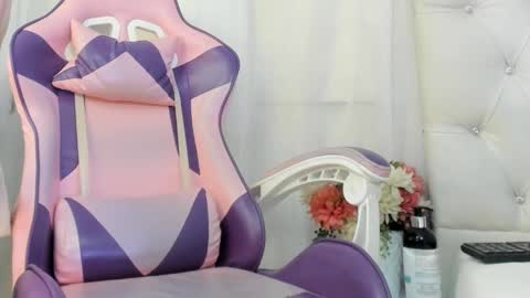    online show from March 10, 12:06 pm