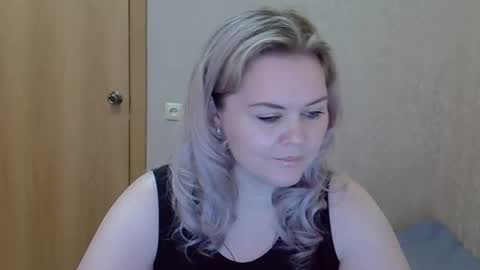 karennelsonx online show from March 9, 9:23 am