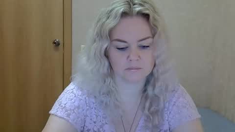 karennelsonx online show from January 11, 9:14 am