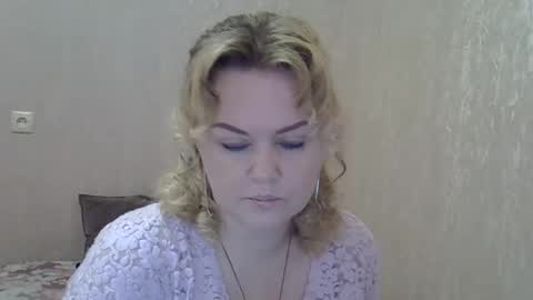 karennelsonx online show from February 25, 11:43 am