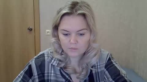 karennelsonx online show from February 25, 9:19 am