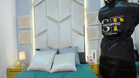 karinaacox online show from March 27, 12:28 pm