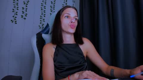 karla_lim online show from July 17, 3:05 pm