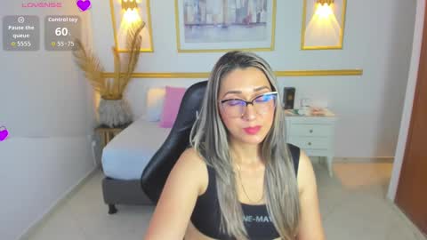 karlyy_ online show from November 21, 7:27 pm