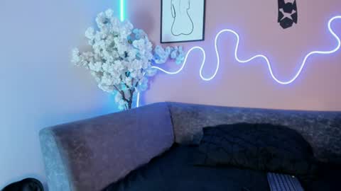 karo_linee online show from July 22, 12:17 pm